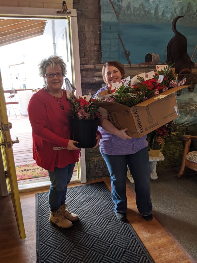 Flower Gardens, community giving Valentine cheer to seniors | News, Sports, Jobs - Vimarsana News